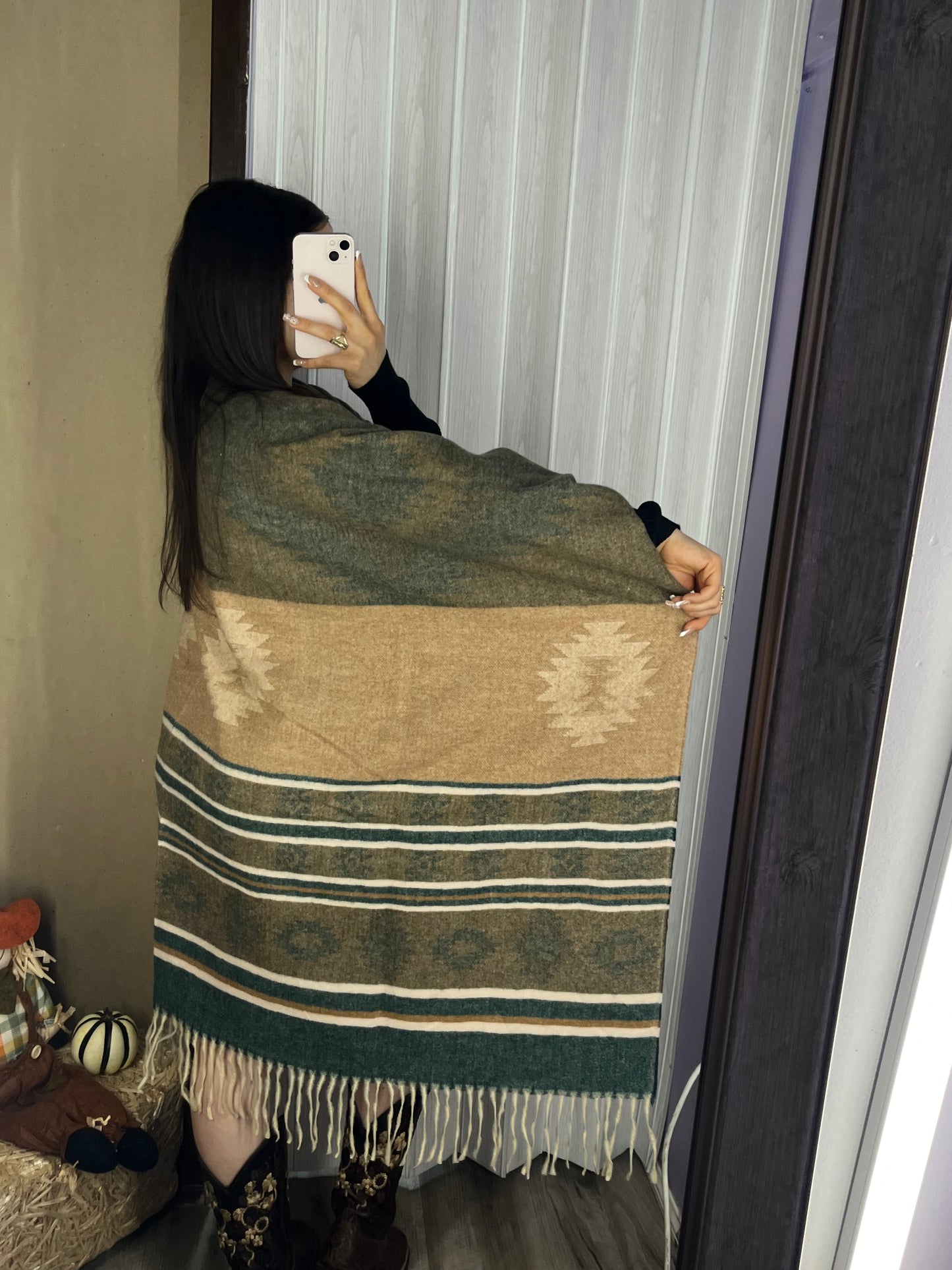 Erika Aztec Print Shawl (Green)