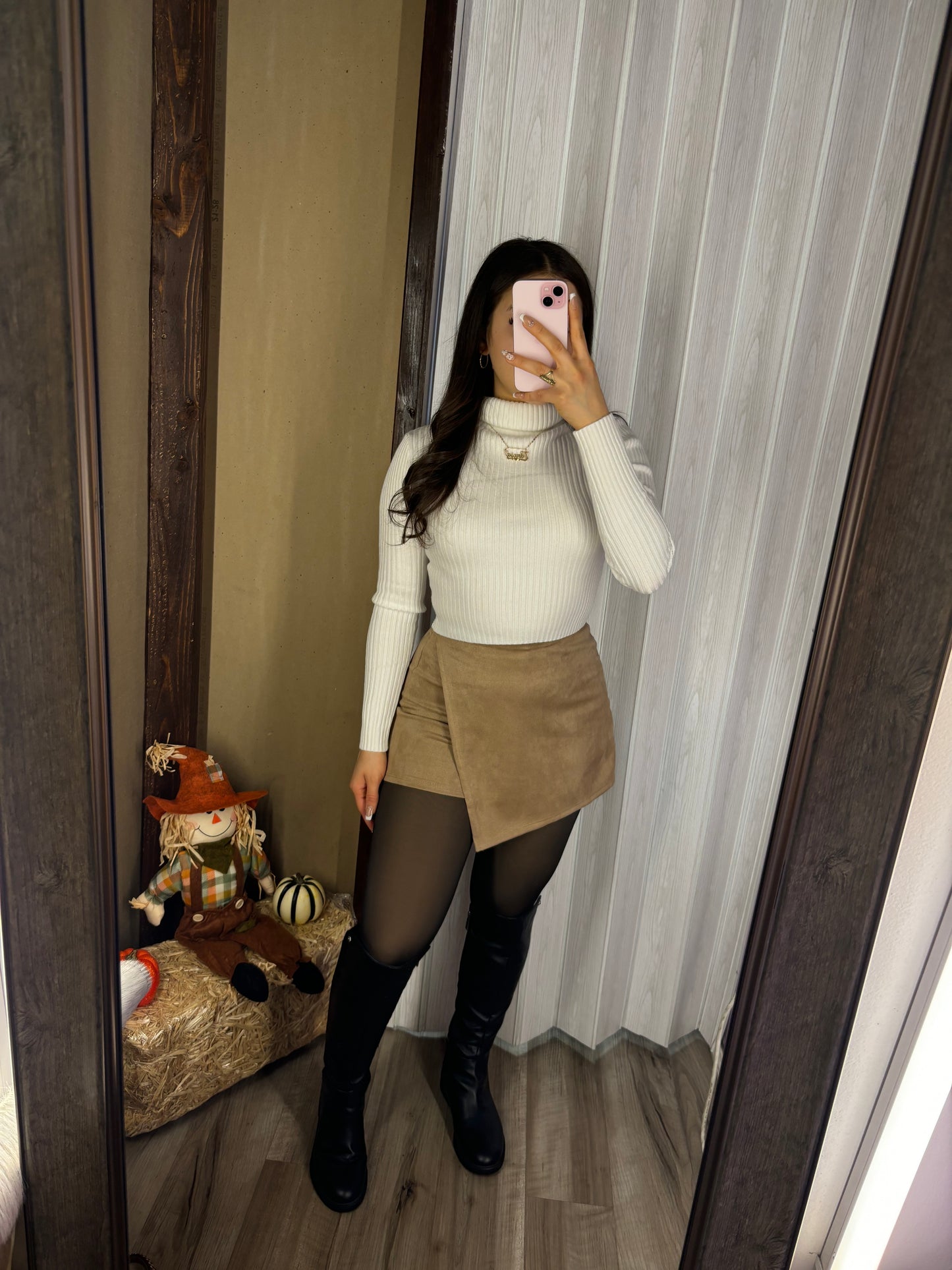 Hannah Suede Skort (Brown)