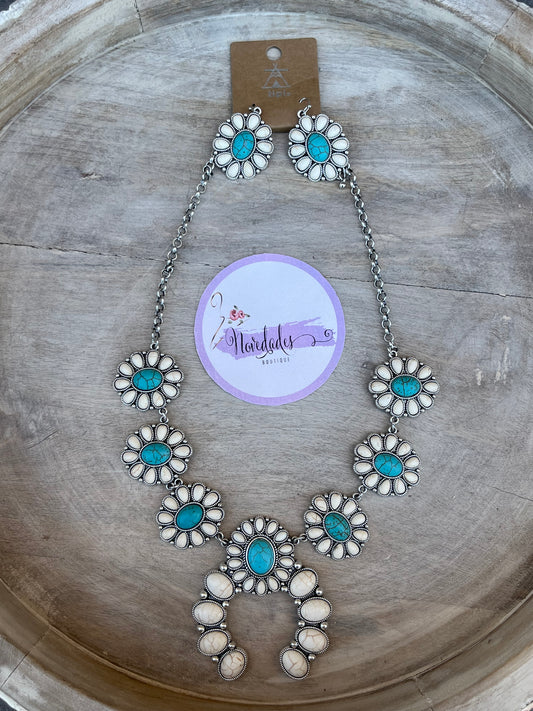 León Necklace Set