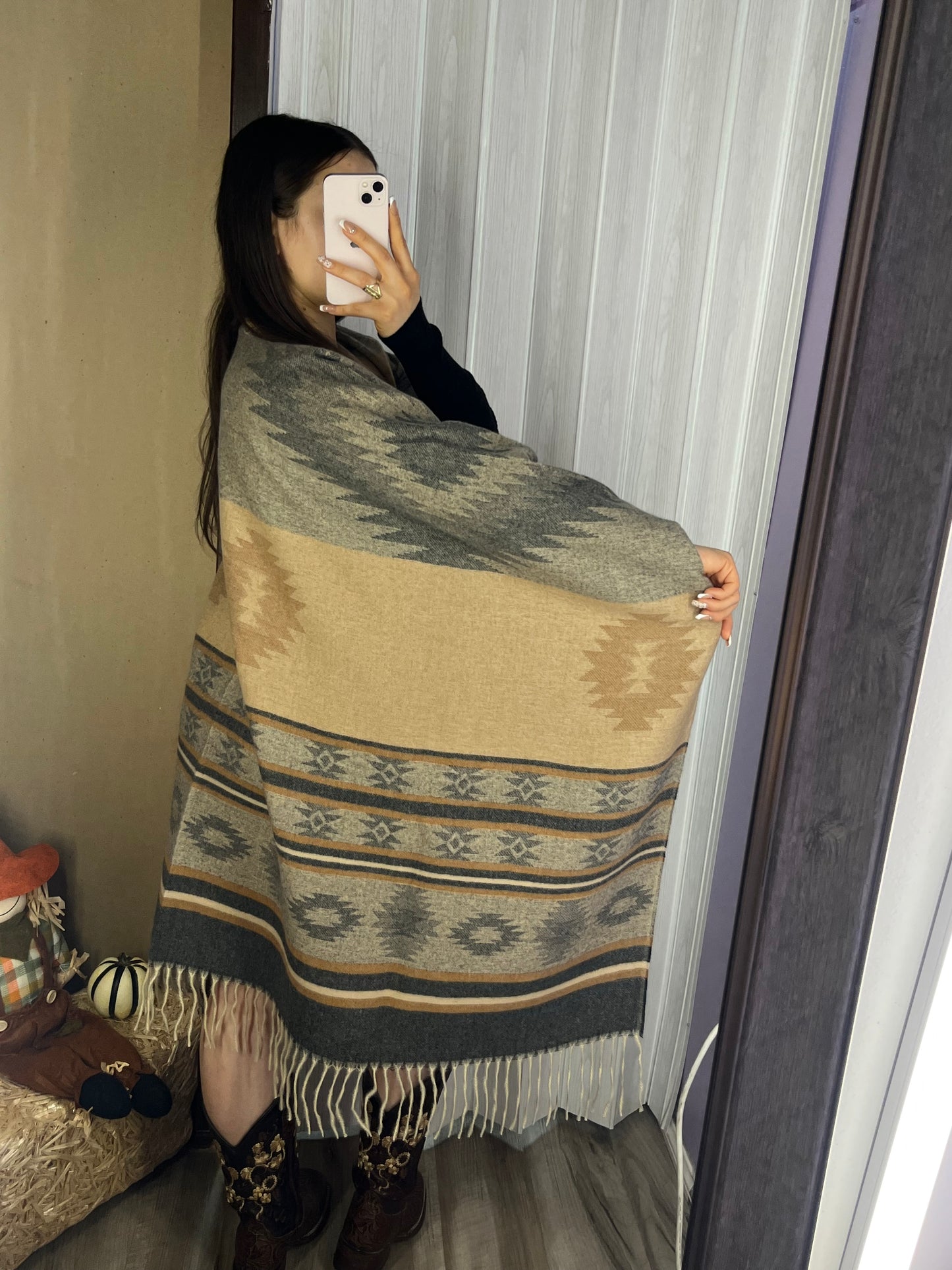 Erika Aztec Print Shawl (Grey/Brown)