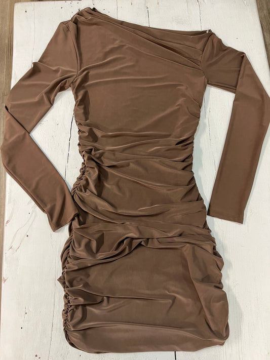 Cassie off shoulder dress (Brown)